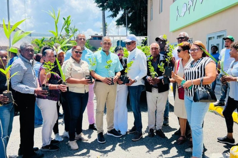 Alcaldía de SPM lanza concurso ambiental “Siembra y gana” con premio de RD$100 mil