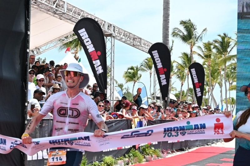 El francés Mathieu Lapeyre gana Ironman 70.3 Cap Cana 2026