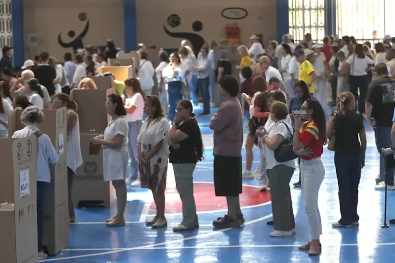 Las elecciones presidenciales de Colombia transcurren sin incidencias a mitad de jornada