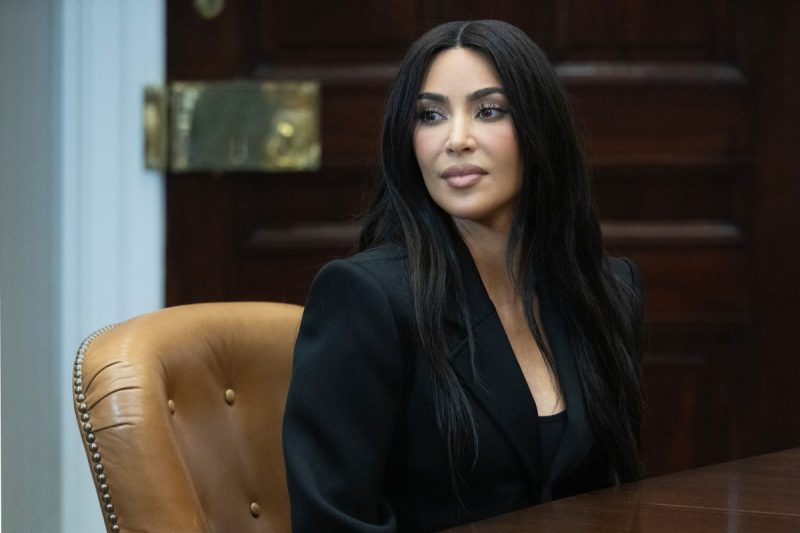 Cocaína oculta en un cargamento de la marca de Kim Kardashian en Reino Unido Ensegundos República Dominicana