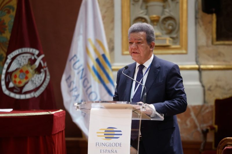 Leonel Fernández advierte que América Latina debe abrazar la IA para no quedarse rezagada