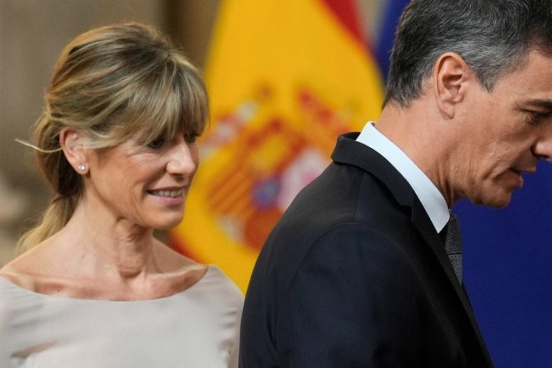 Esposa de Pedro Sánchez irá a juicio por corrupción y le prohíbe salir de España
