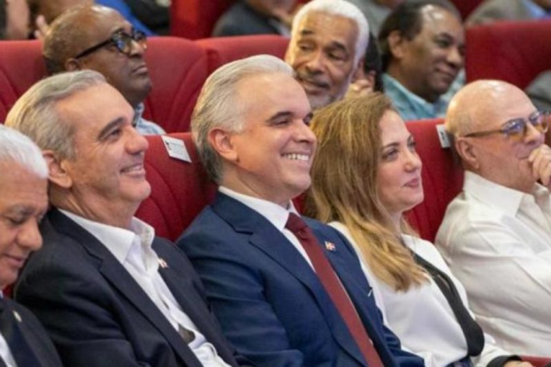 Personalidades participan acto por natalicio Hatuey Decamps