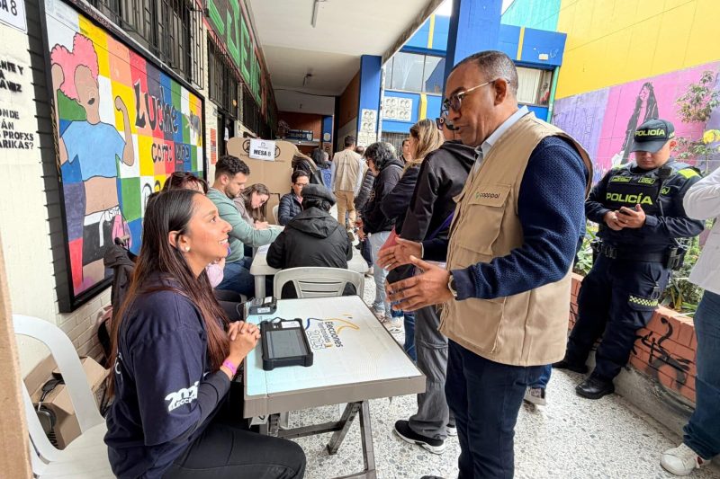 Pichardo destaca civismo y garantías democráticas de Colombia