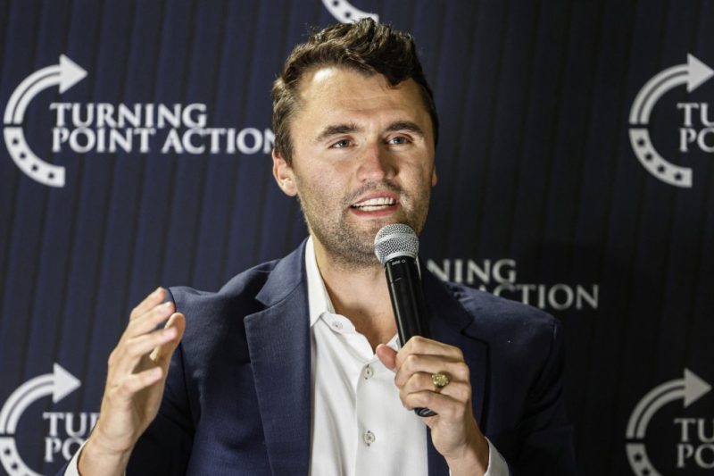 Familia de Charlie Kirk enfrenta dolorosa audiencia judicial tras su asesinato en Utah