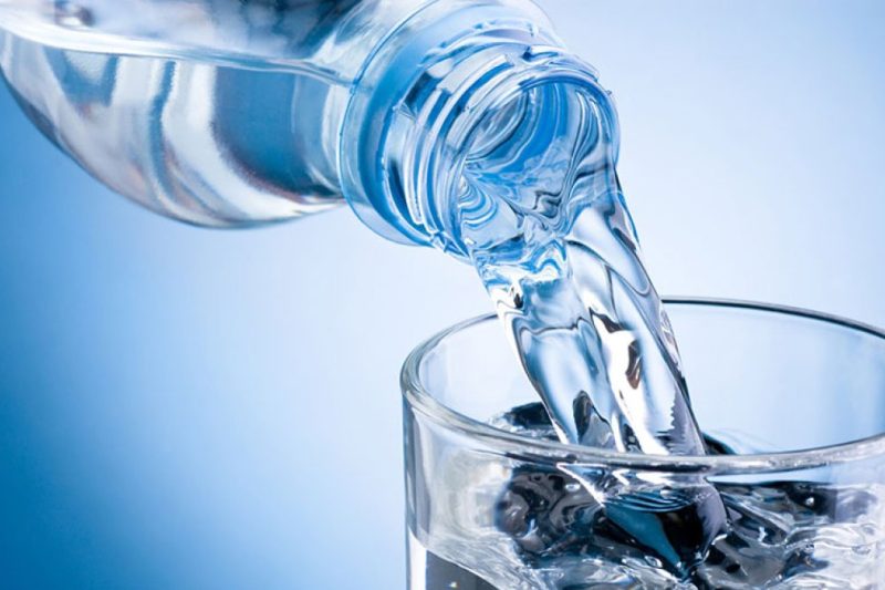 El agua embotellada se consolida como la principal fuente para beber en el país