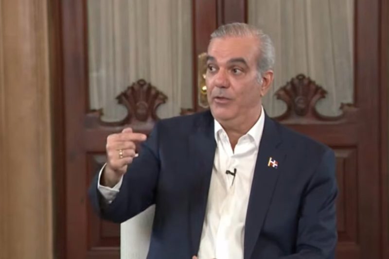 Luis Abinader dice el Gobierno publicará “la fórmula” que se usa para fijar precios de combustibles