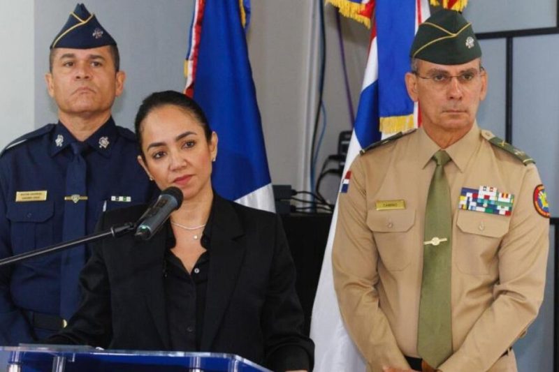 ¿Faride Raful pretende renunciar? «Pues no», asegura la ministra