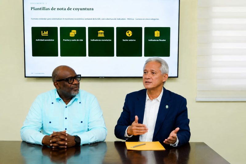 Ng Cortiñas dice gobierno cobra más impuestos e invierte menos