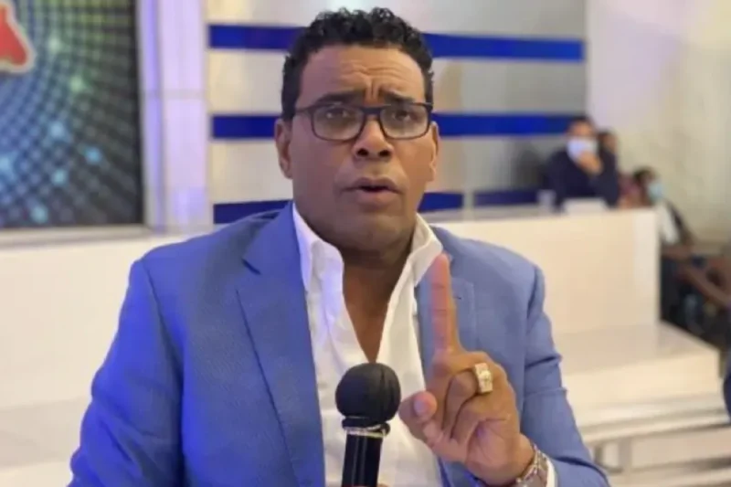 Jhon Berry se desnuda en transmisión en vivo Ensegundos República Dominicana