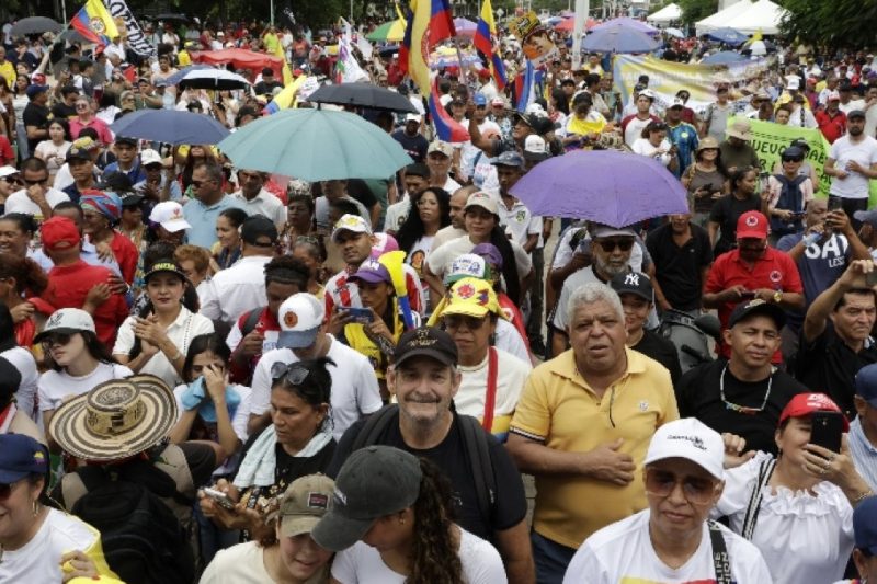 Líder opositor llama resistir De la Espriella