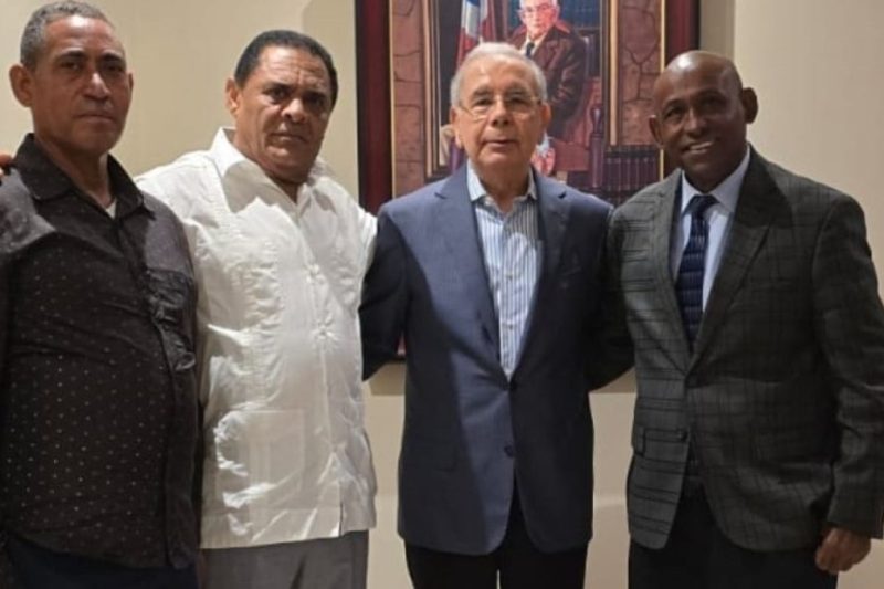 Secretario General del PRM en Villa Tapia se va al PLD con 60 dirigentes