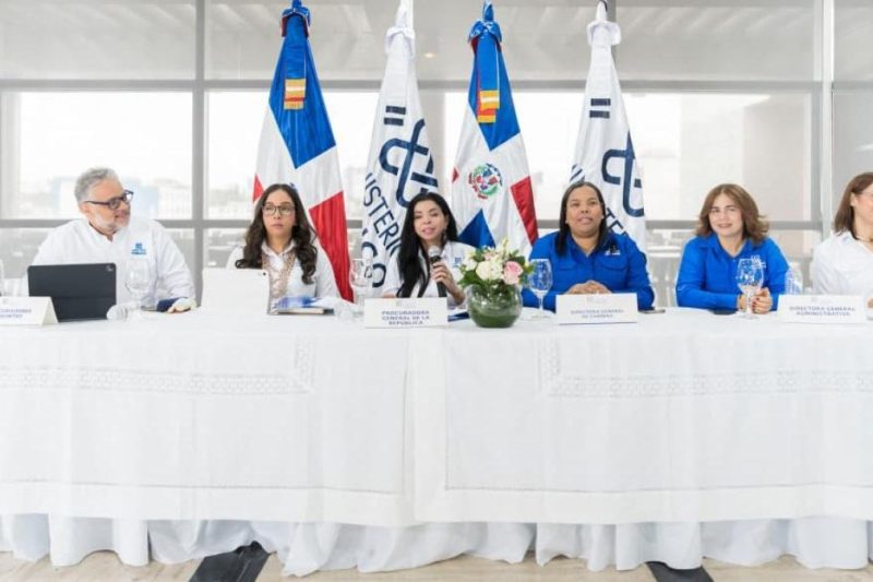 Fiscales recibirán Código Penal anotado