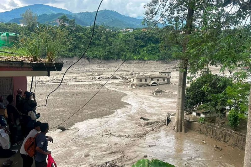 Catastrófica riada en Nepal: Aumentan a 55 fallecidos y 403 personas desaparecidas tras el desastre