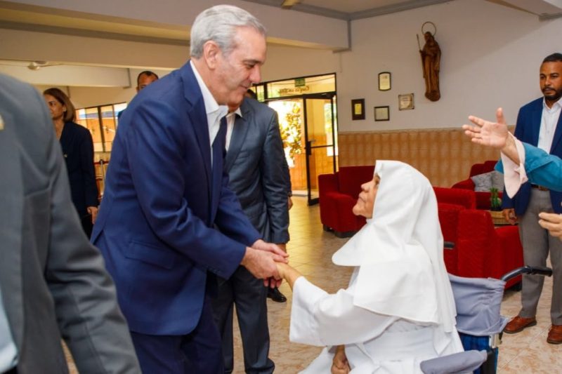 Luis Abinader visita Hogar de Ancianos San Francisco de Asís tras remozamiento de seis áreas