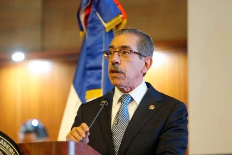 Ejemplo de un rector que no abandona las aulas