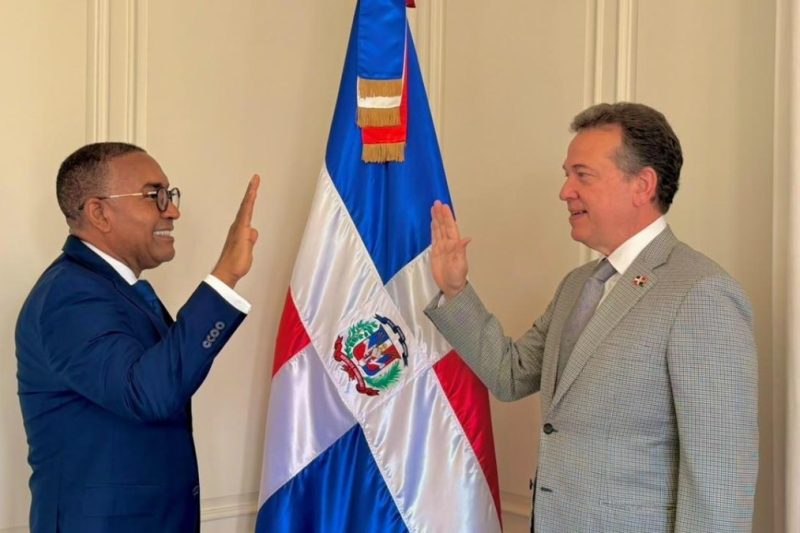 Juramentan a Víctor Pichardo como cónsul en Mayagüez