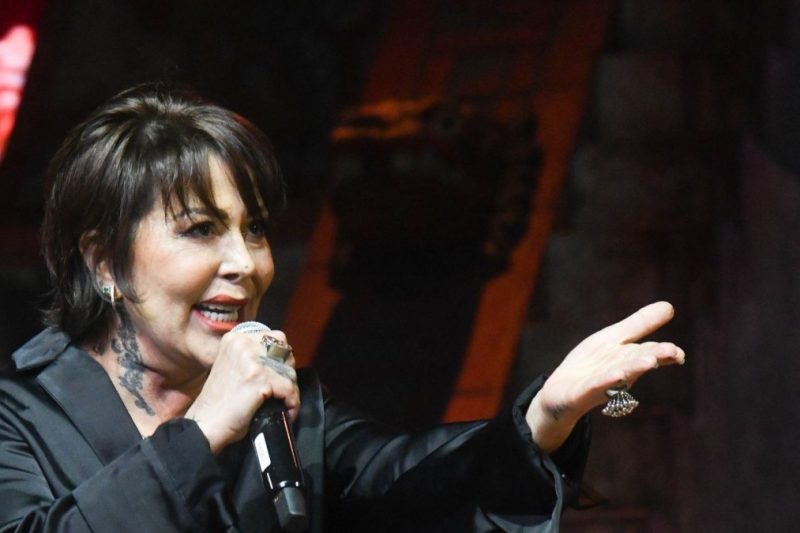 Alejandra Guzmán revela cómo se encuentra tras lesionarse la cadera durante un concierto