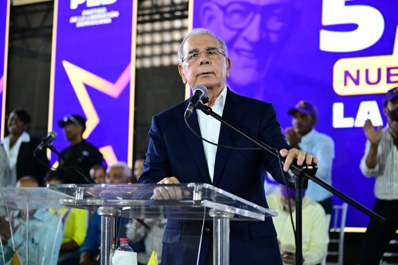 Danilo Medina cuestiona rumbo del país