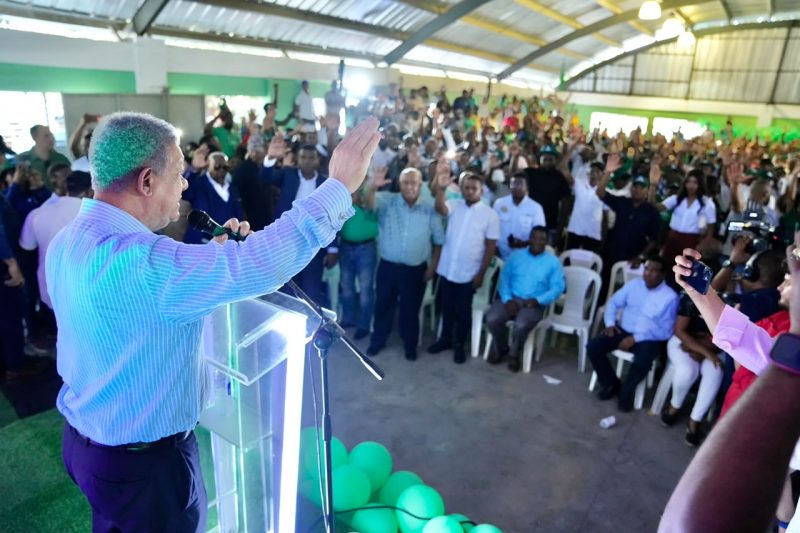 Leonel Fernández asegura dirigentes del PRM están pasando a la Fuerza del Pueblo “en todo el país”