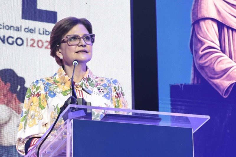 ¡Raquel, con un toque, anota!