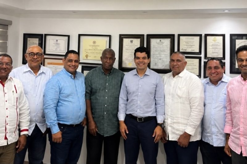 Cinco exdiputados se suman al proyecto presidencial de Wellington Arnaud
