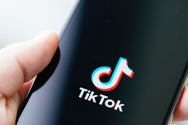 Piden liberar a seis cristianos egipcios detenidos por parodiar el rezo musulmán en TikTok
