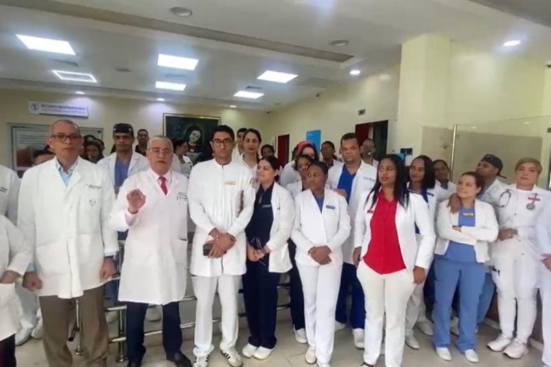 “¡Ni un paso atrás!”: médicos de la Maternidad La Altagracia se suman al paro del CMD