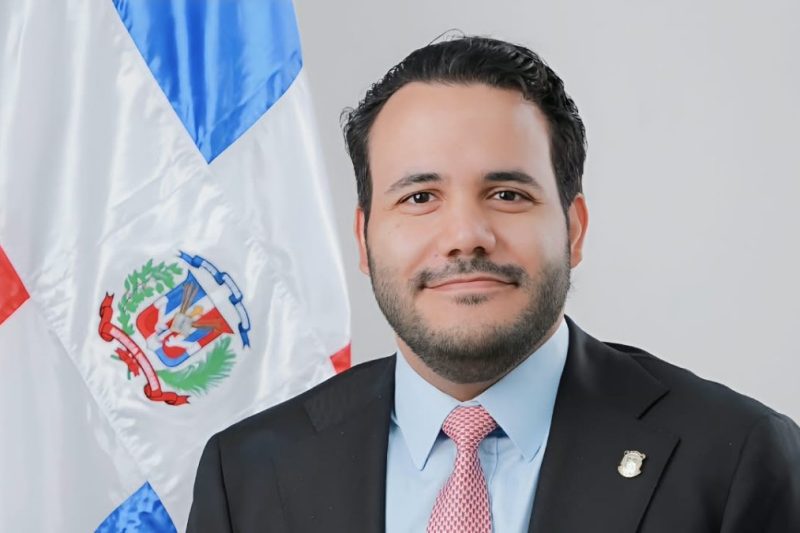 Diputado Rogelio Alfonso Genao renuncia al PRSC y acusa a su liderazgo de «tibieza» y falta de rumbo