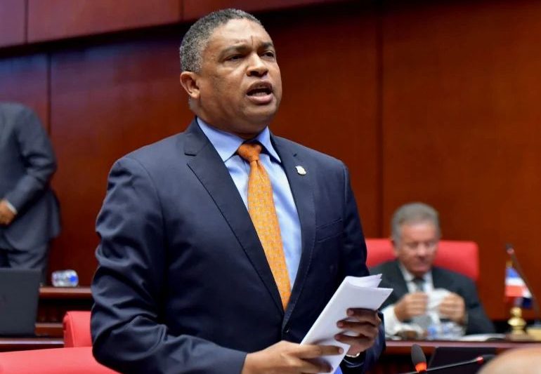 Yván Lorenzo acusa al Gobierno por caso de diputada